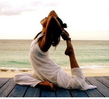 femme yoga plage repos sÈrÈnitÈ